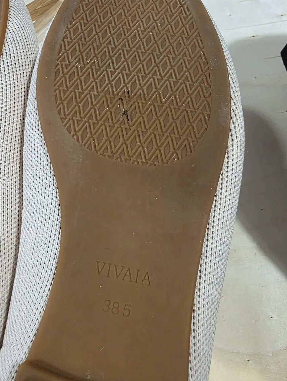 Vivaia Bee Happy Round-Toe Embroidered Loafers - Picture 7 of 9